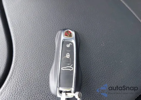 2017 Porsche Panamera 4 z USA, uszkodzony, nr VIN WP0AA2A72HL101348